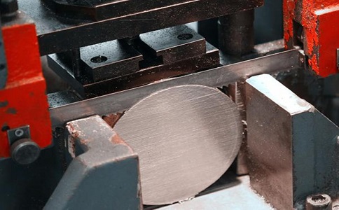 韶关造成带锯条牙齿碎裂或折断的几点原因！